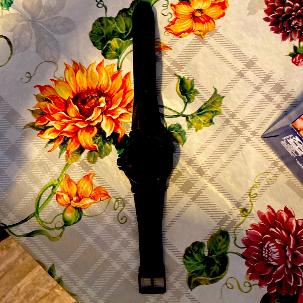 Selling a black Michael Kors watch only used a few times